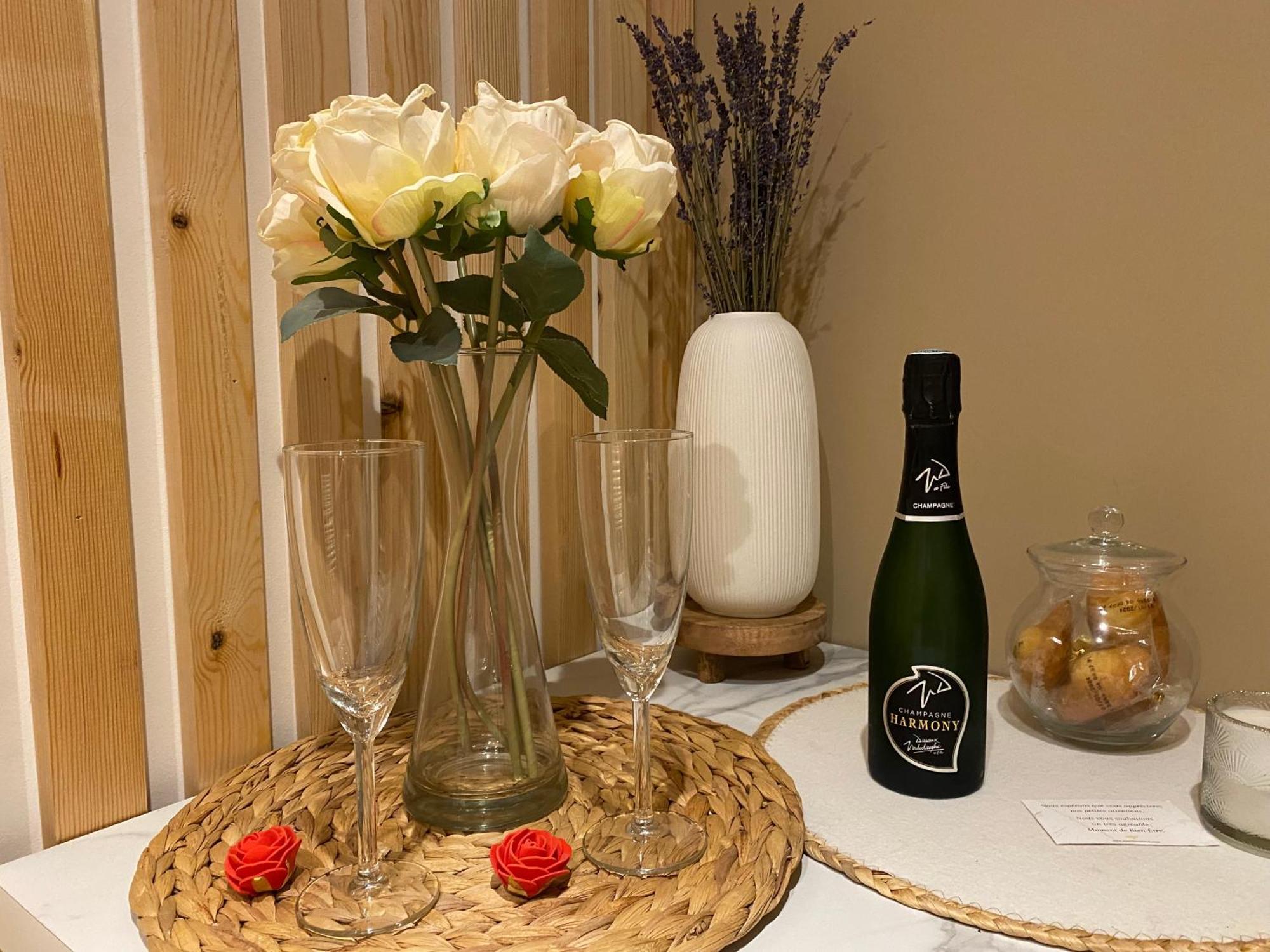Appartement - Parking Prive Gratuit, Proche Centre-Ville Et Gare De Saint-Omer سانت-أومير المظهر الخارجي الصورة