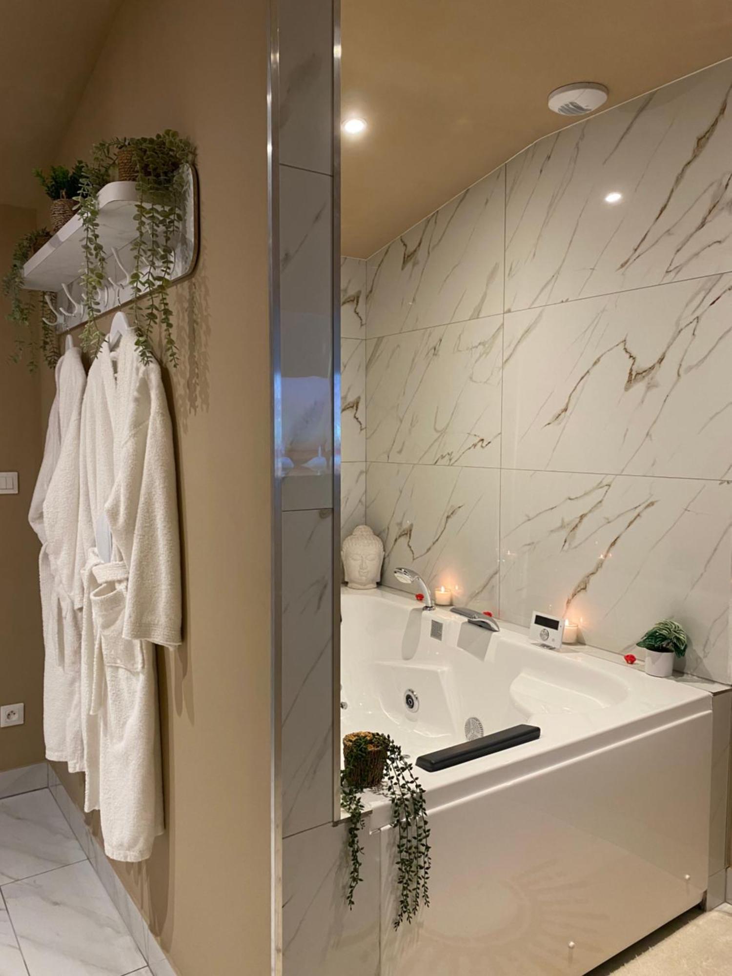 Appartement - Parking Prive Gratuit, Proche Centre-Ville Et Gare De Saint-Omer سانت-أومير المظهر الخارجي الصورة