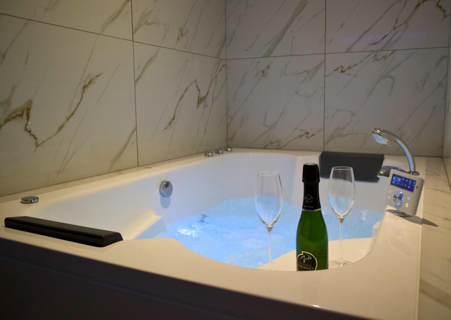 Appartement - Parking Prive Gratuit, Proche Centre-Ville Et Gare De Saint-Omer سانت-أومير المظهر الخارجي الصورة