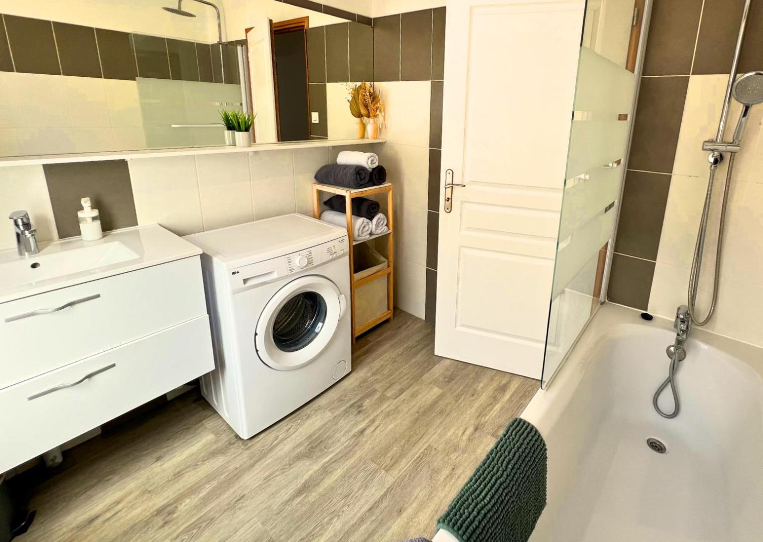 Appartement - Parking Prive Gratuit, Proche Centre-Ville Et Gare De Saint-Omer سانت-أومير المظهر الخارجي الصورة