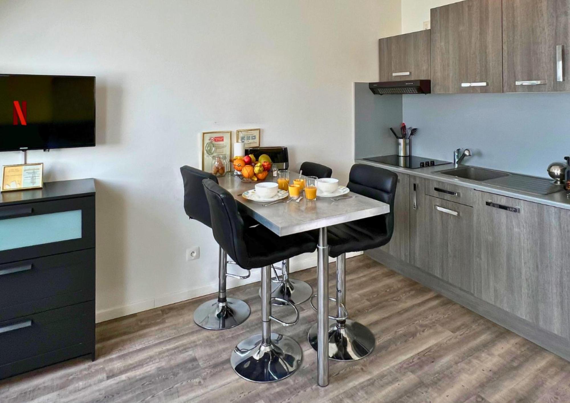 Appartement - Parking Prive Gratuit, Proche Centre-Ville Et Gare De Saint-Omer سانت-أومير المظهر الخارجي الصورة